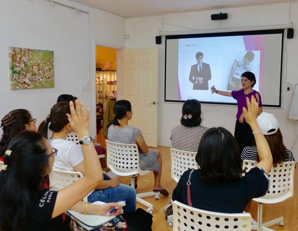 【荳的早餐時光】如何成為妝髮造型師 Crystal Wright's The Hair Makeup & Fashion Styling Career Guide