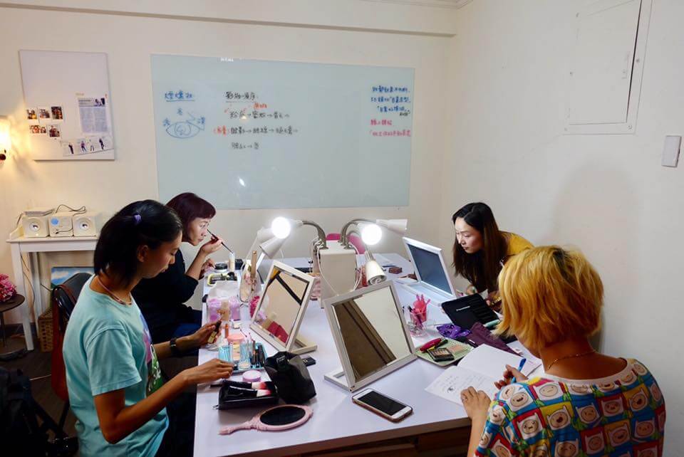 來自越南的學生＋如何設計彩妝